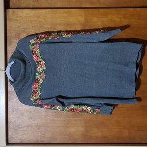 Cute Winter Grey Sweater with Floral Applique, Size 3XL (but fits like XL)